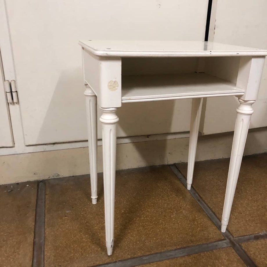 Mesa de teléfono