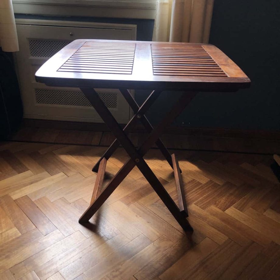 Mesa auxiliar plegable