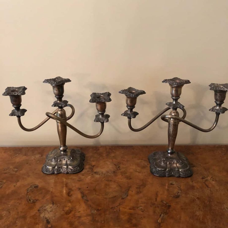 Par candelabros