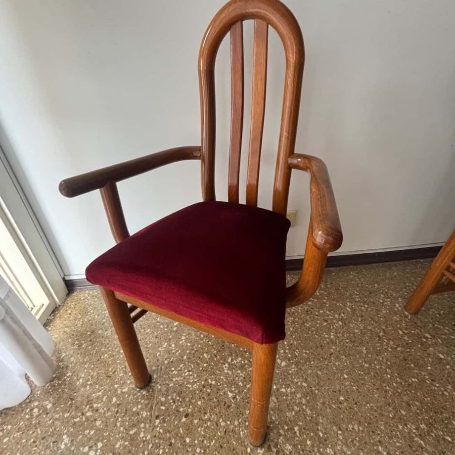 Mesa extensible con sillas
