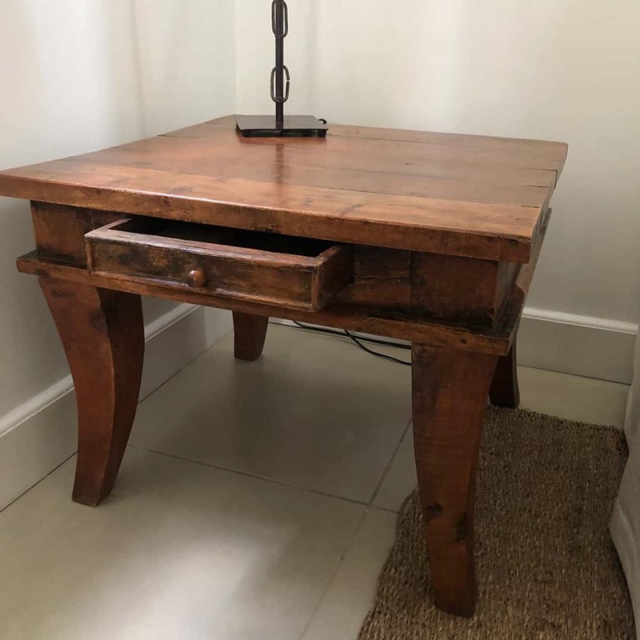 Mesa costado sofá