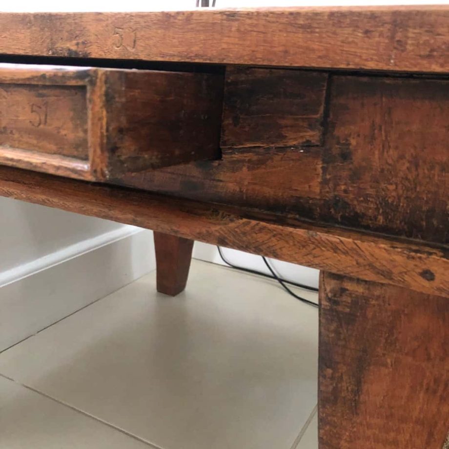 Mesa costado sofá