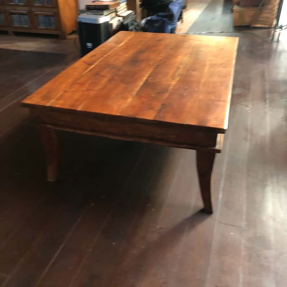 Mesa frente sofá