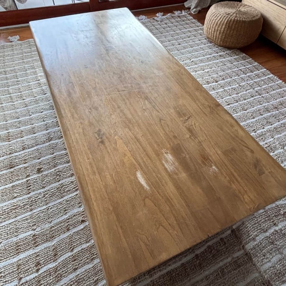 Mesa frente sofá