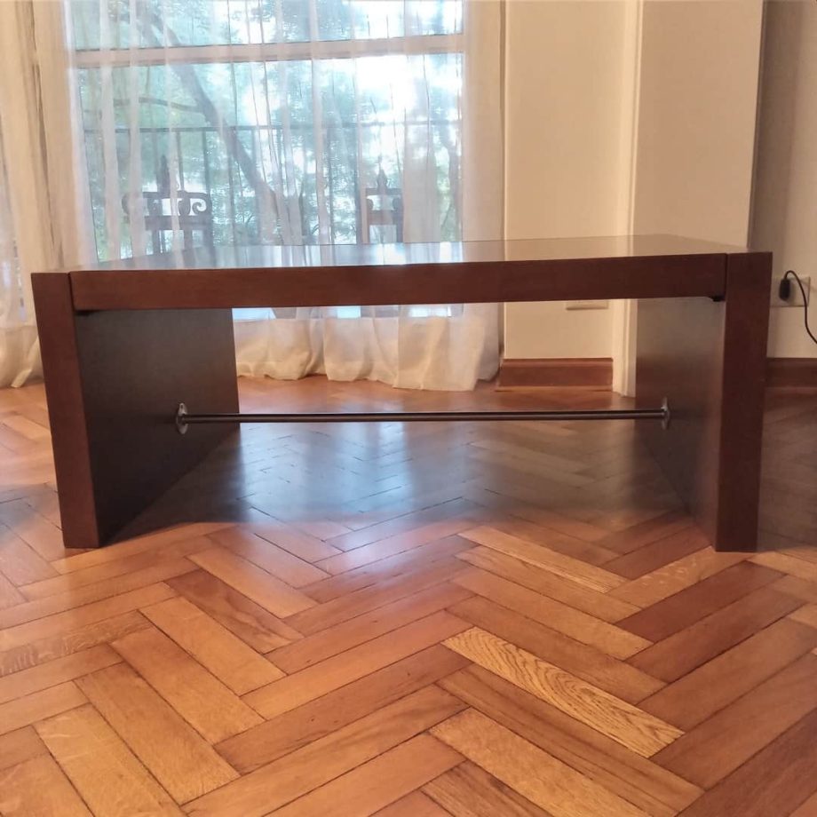 Mesa frente sofá