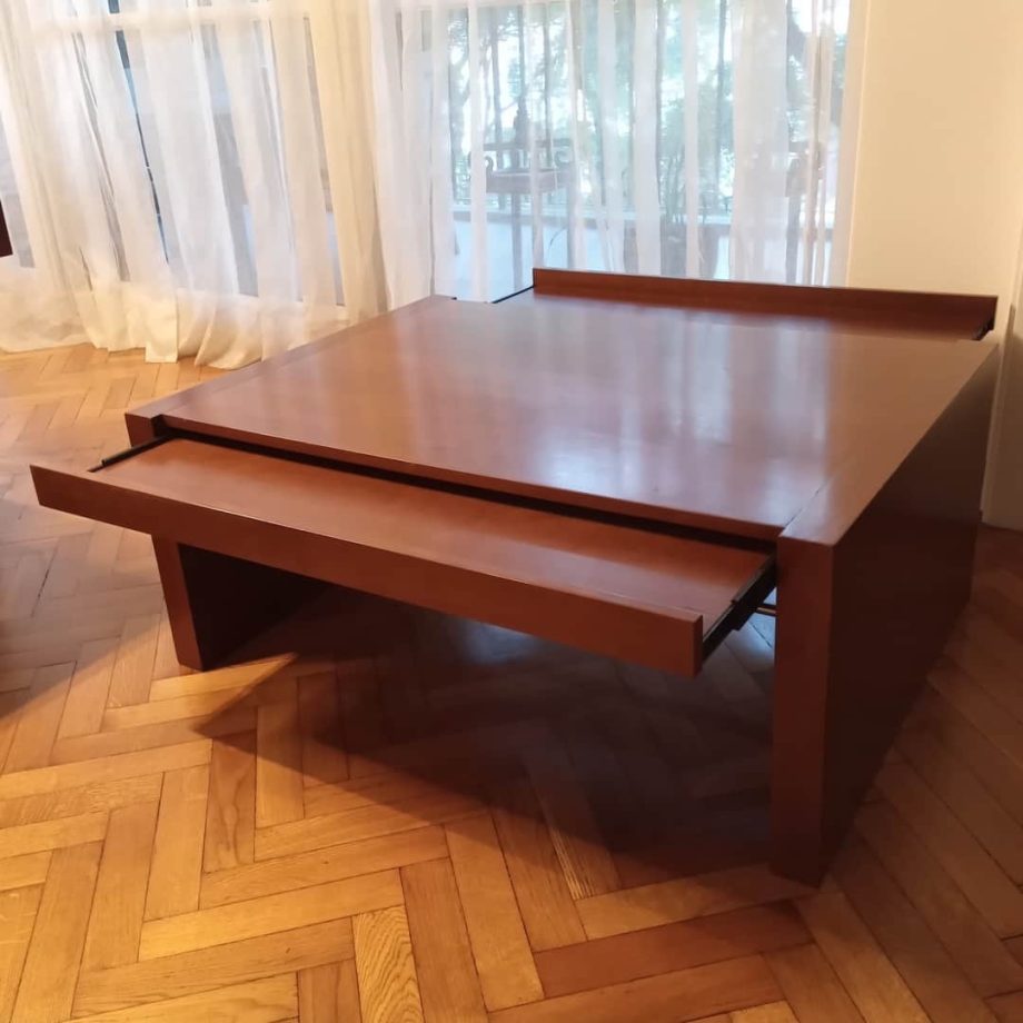 Mesa frente sofá