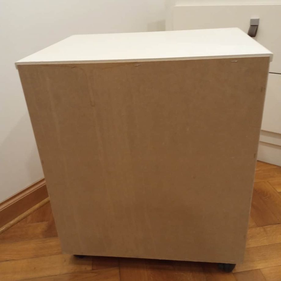 Mesa de luz laqueada