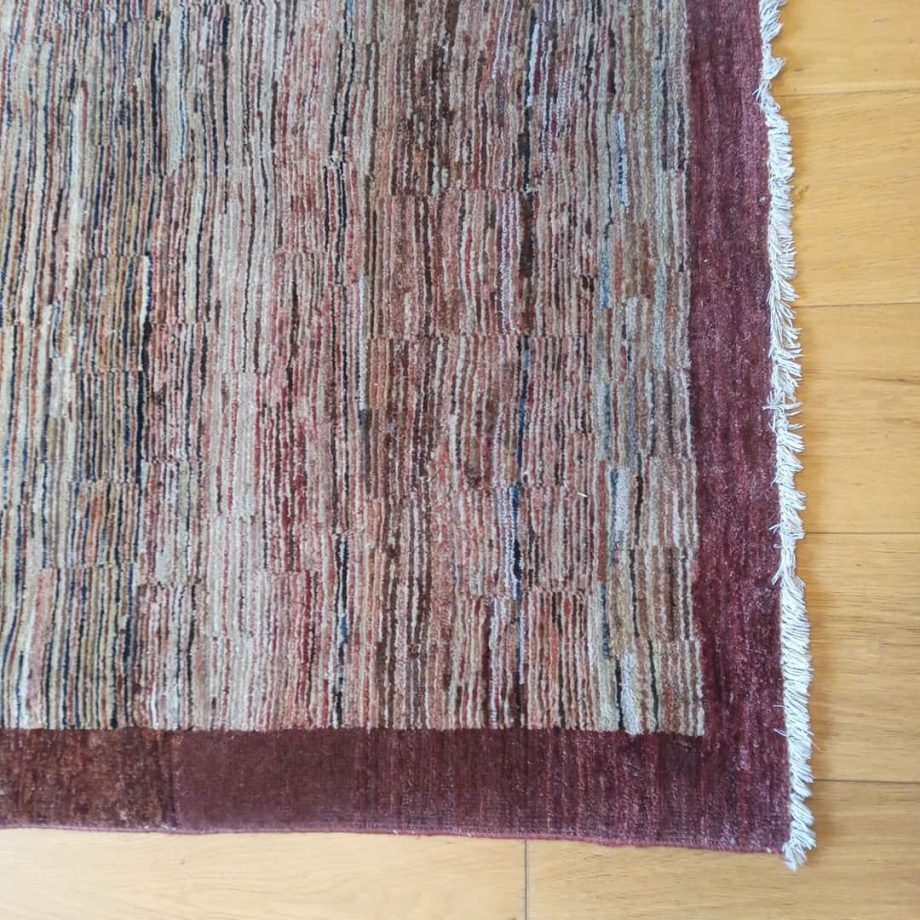 Alfombra de diseño en tonos tierra