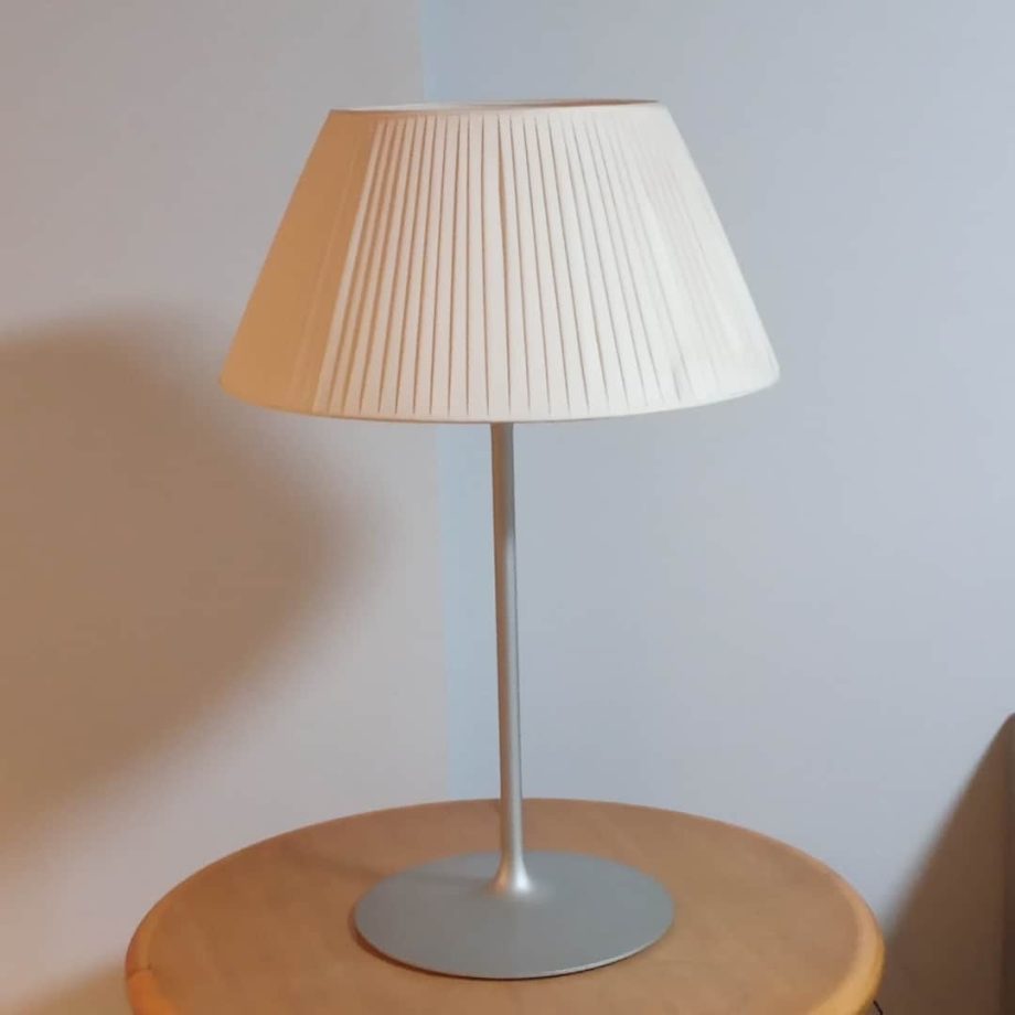 Lámpara de mesa de diseño