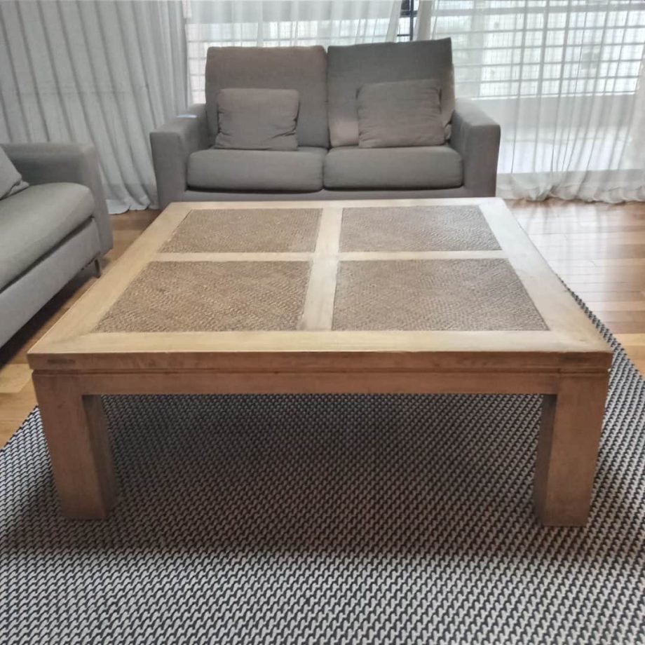 Mesa frente sofá cuadrada