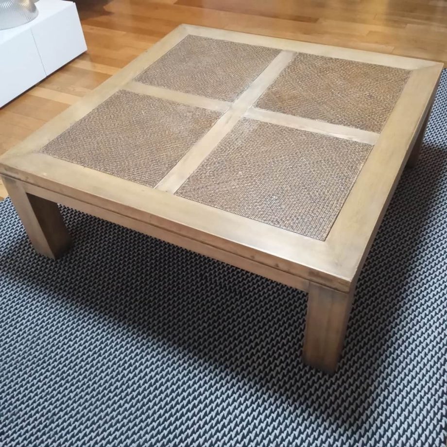 Mesa frente sofá cuadrada