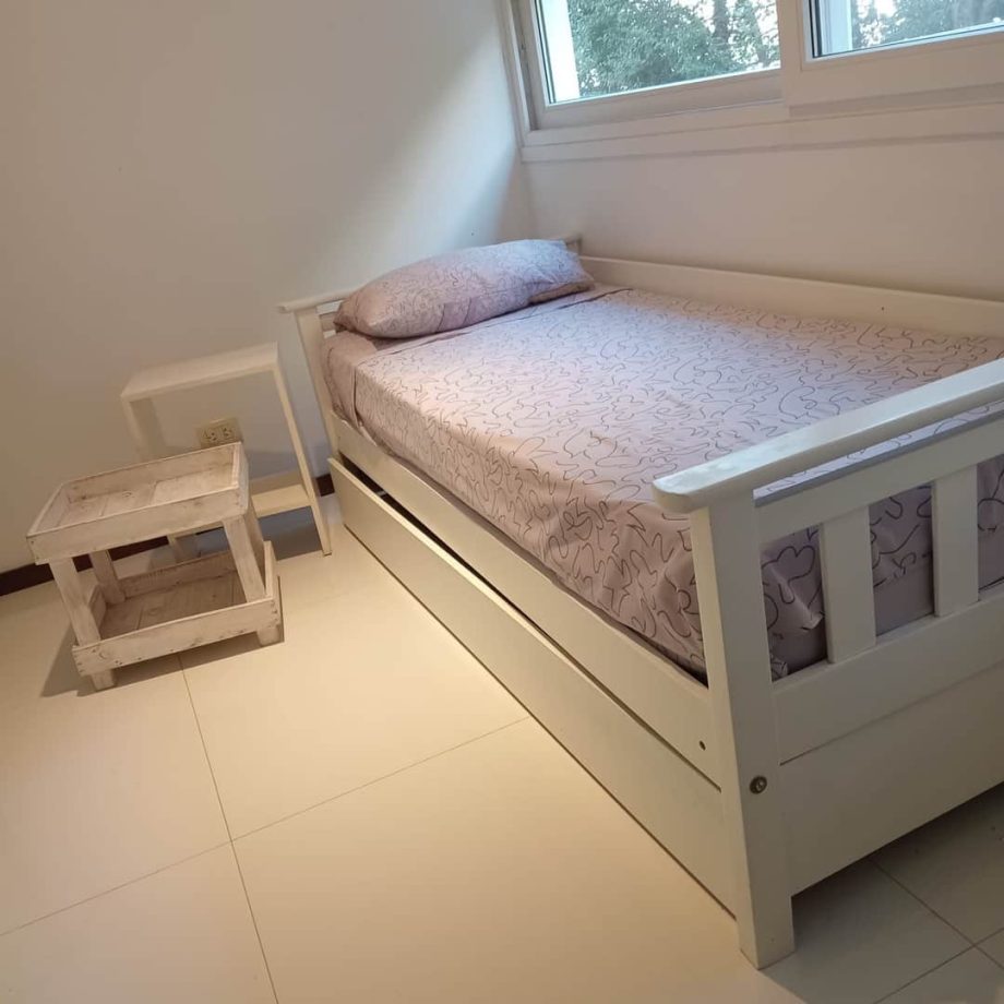 Cama con carro + mesas