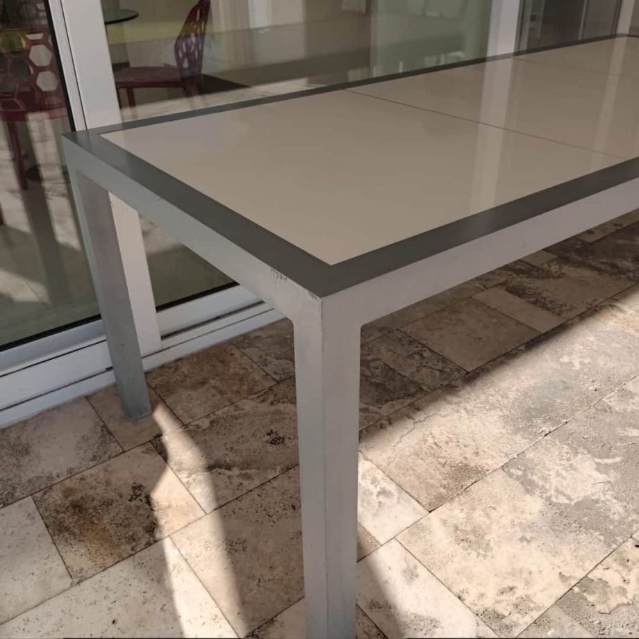 Mesa de exterior en aluminio