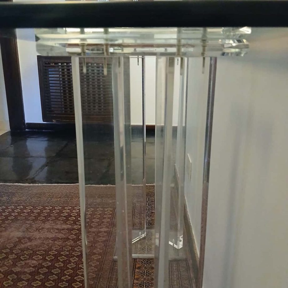 Consola de diseño en vitrea