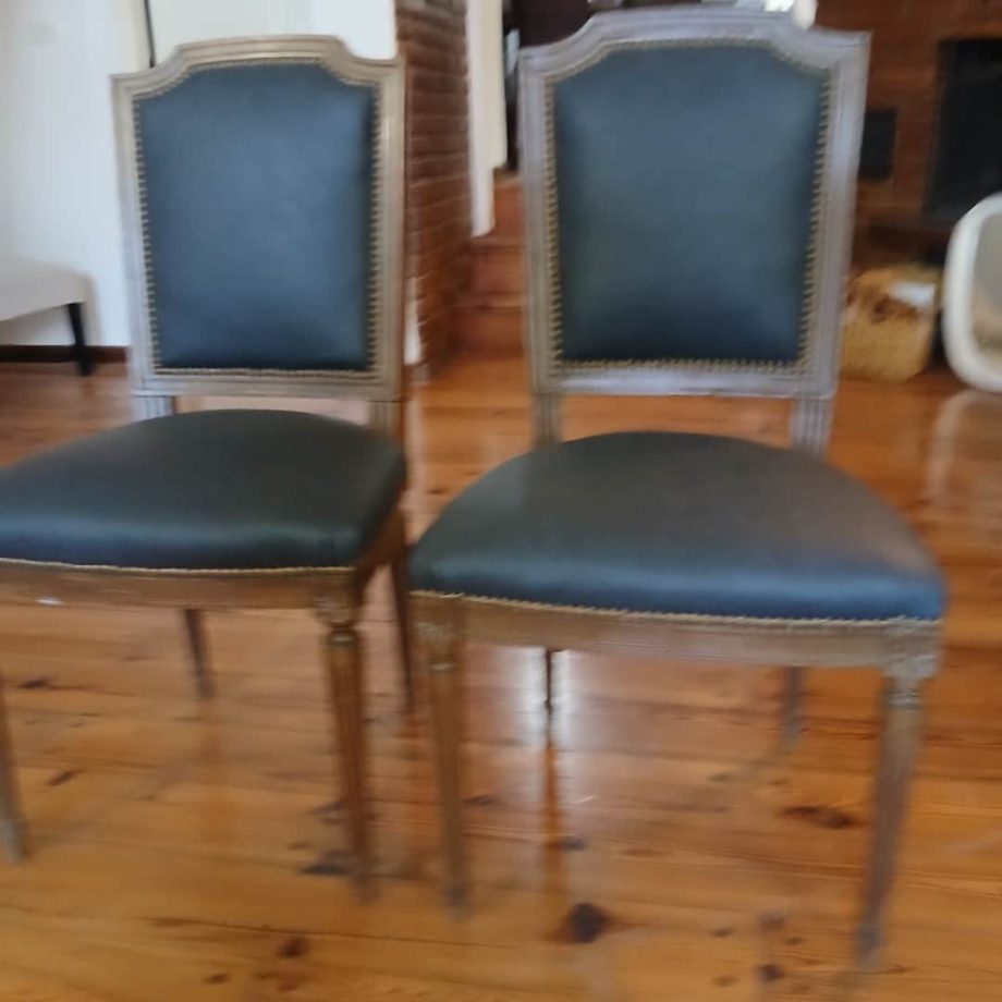 Par de sillas estilo francés