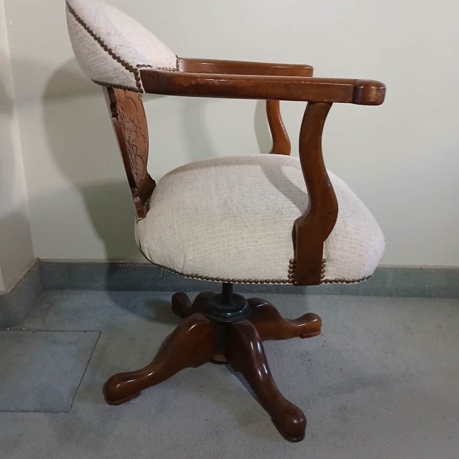 Sillón de escritorio en madera