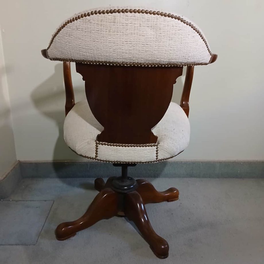 Sillón de escritorio en madera