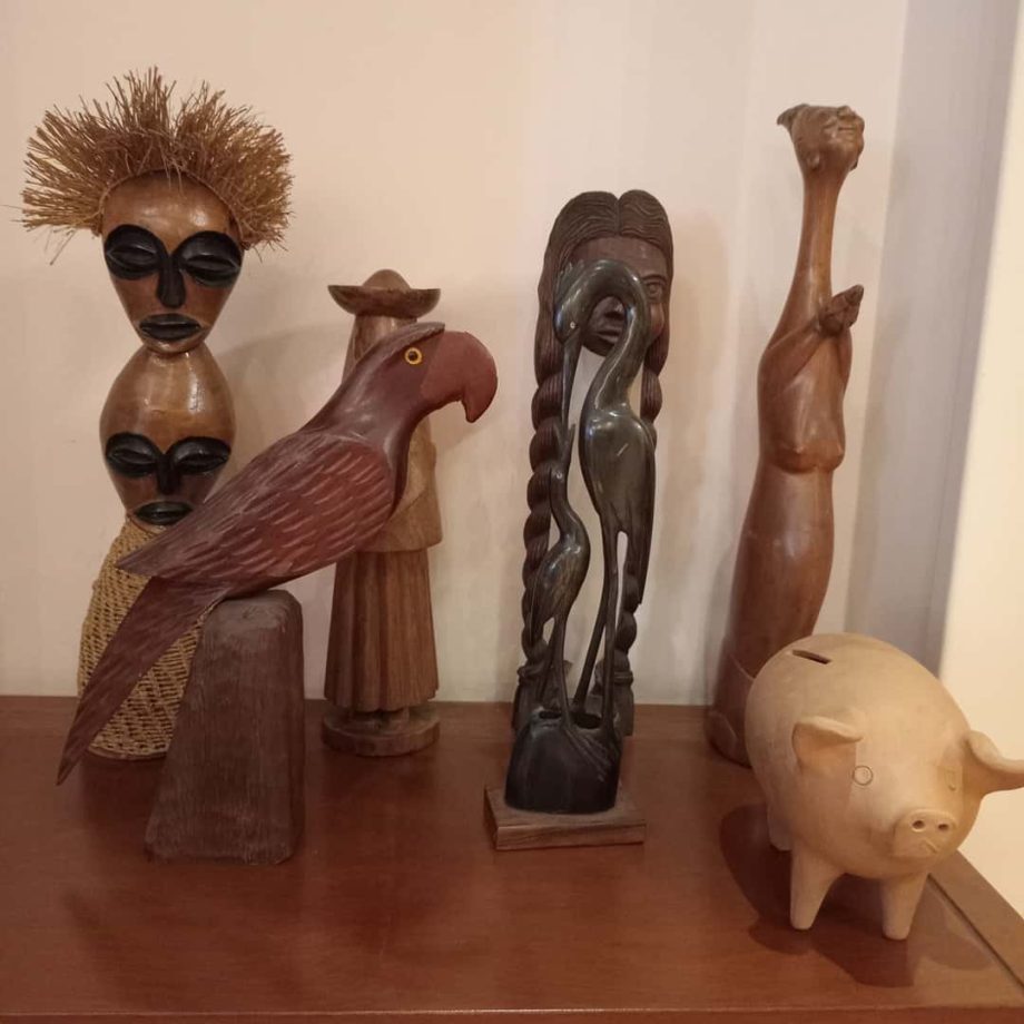 Tallas en madera + alcancía