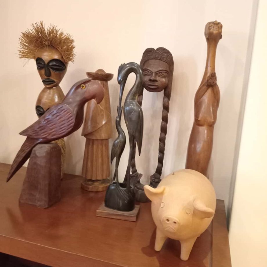 Tallas en madera + alcancía