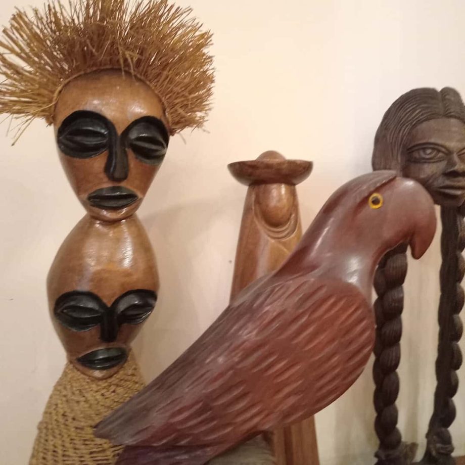 Tallas en madera + alcancía