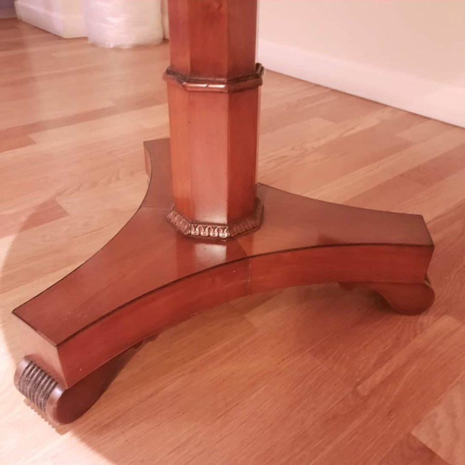 Mesa costado sofá