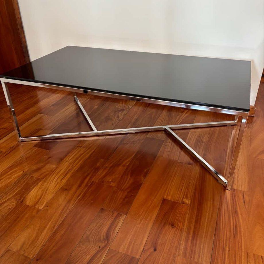 Mesa frente sofá de diseño
