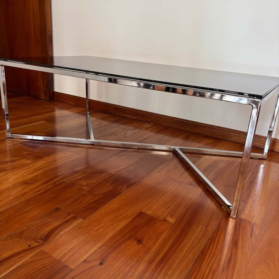 Mesa frente sofá de diseño