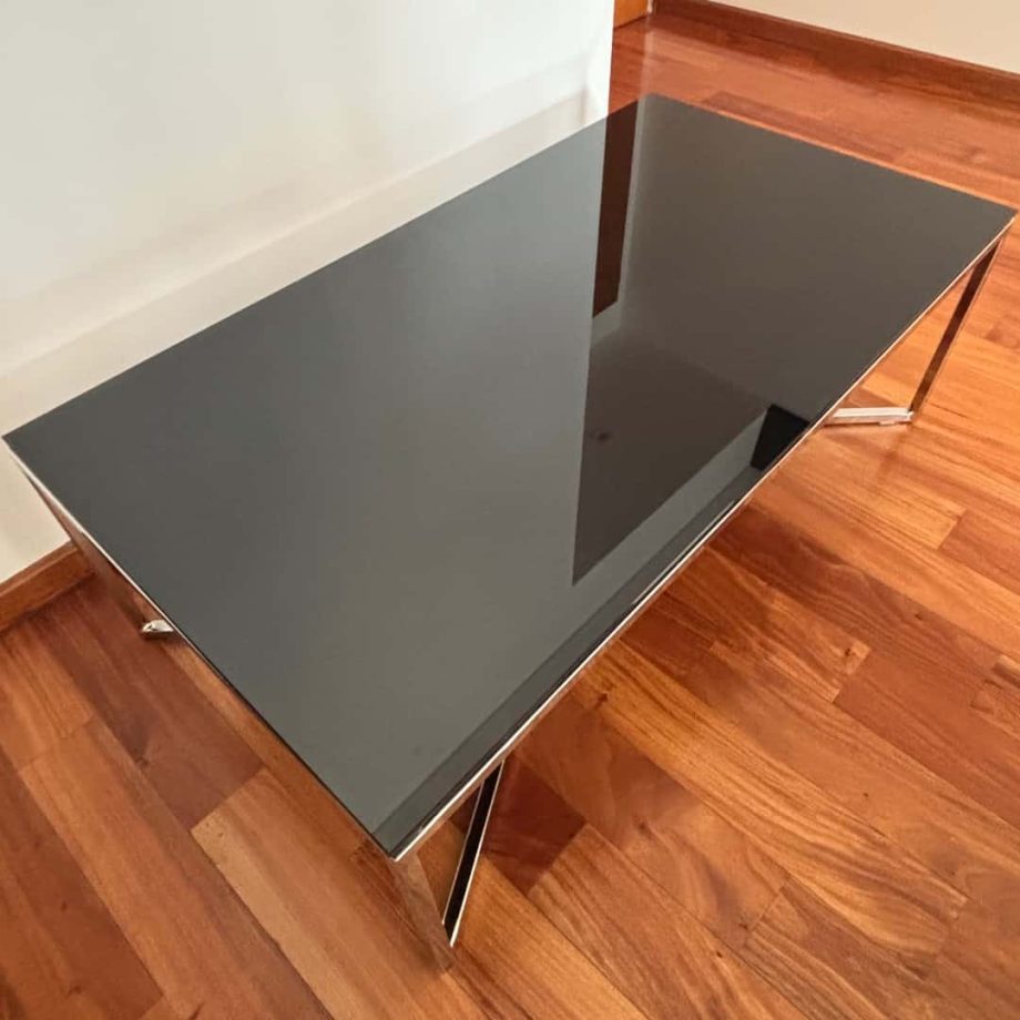 Mesa frente sofá de diseño