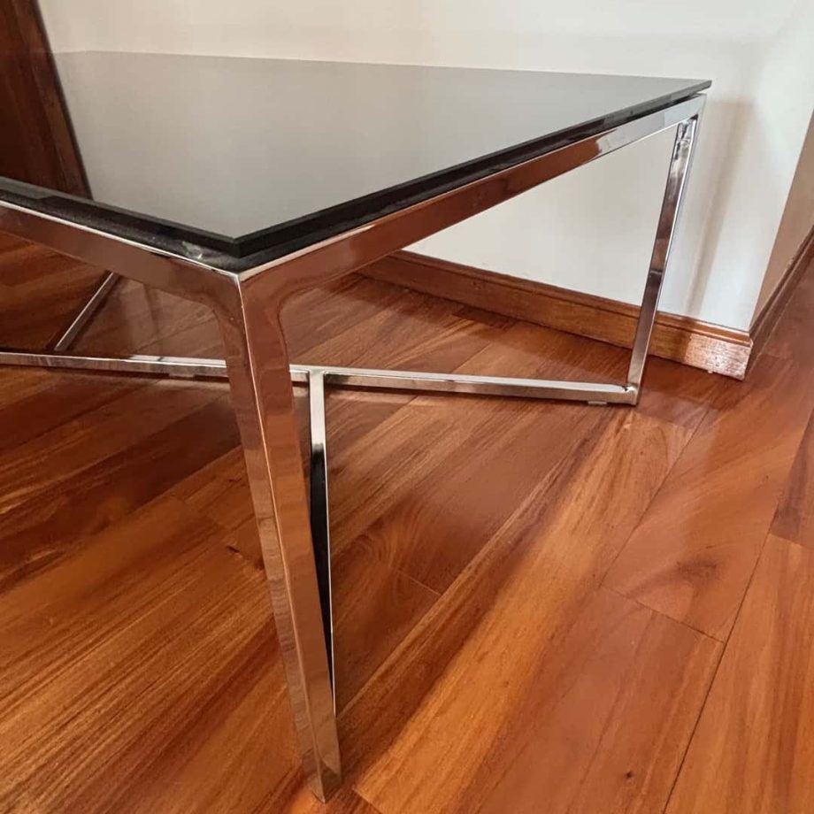 Mesa frente sofá de diseño