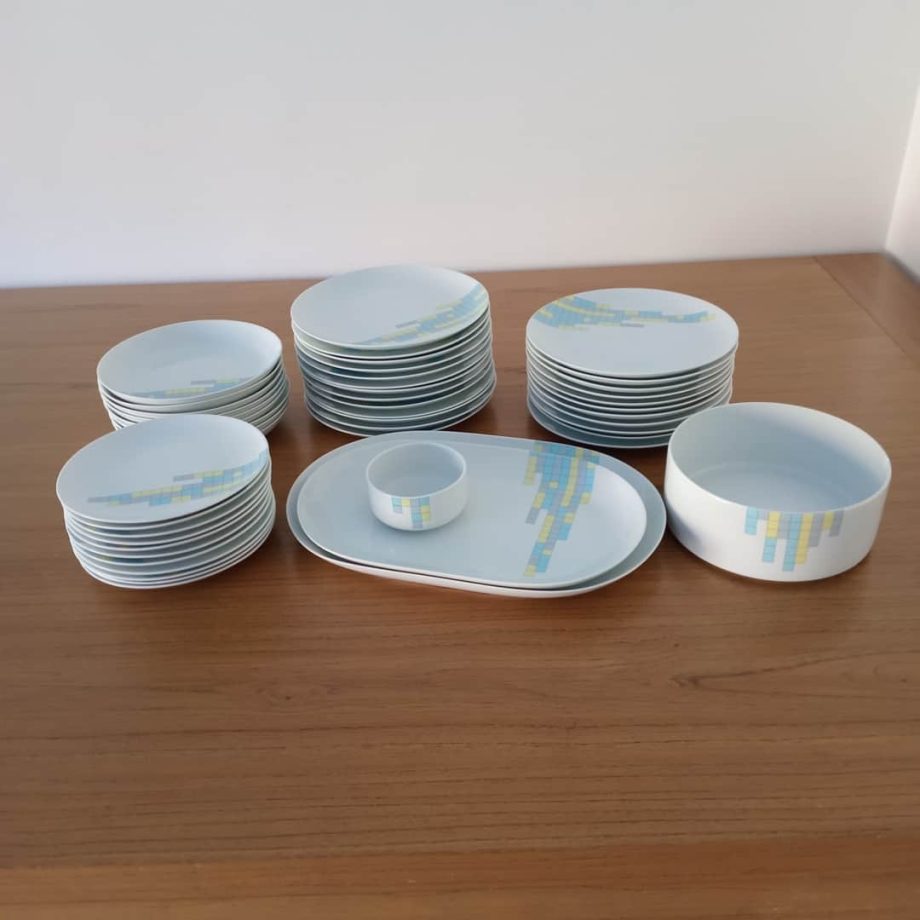 Juego de platos y bandejas
