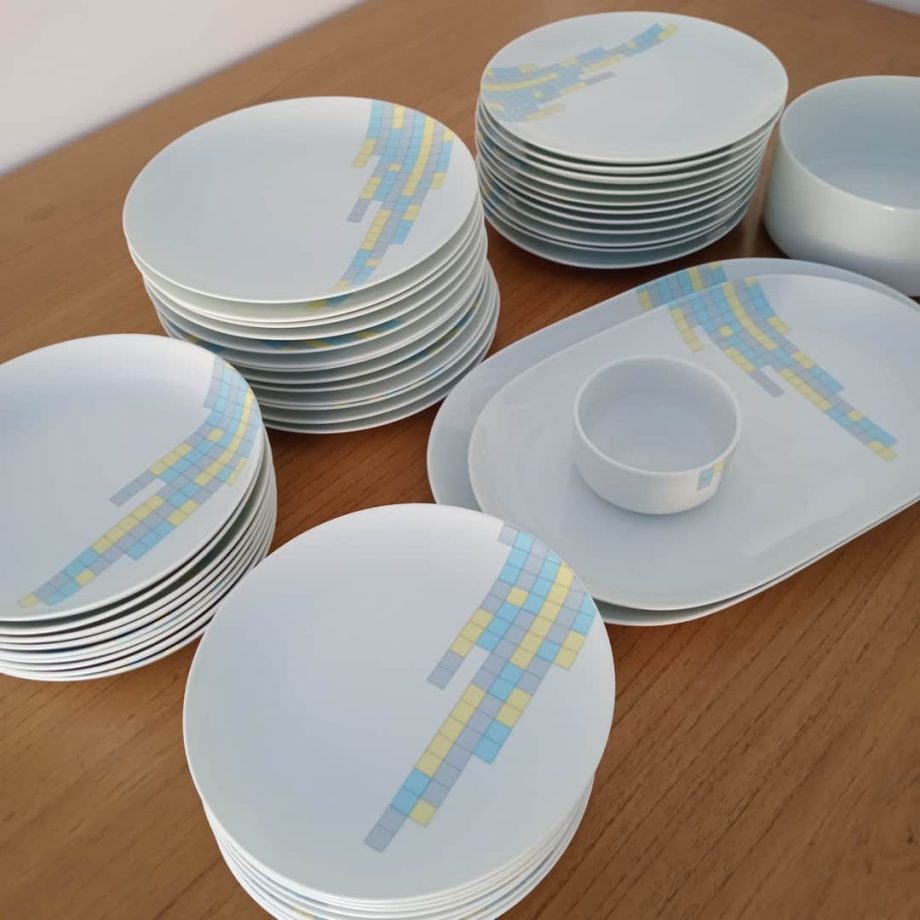 Juego de platos y bandejas