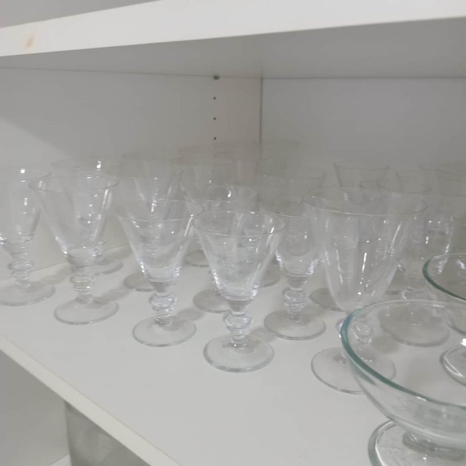 Lote de copas y hielera