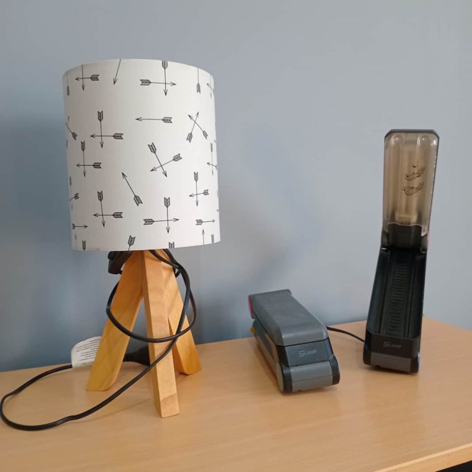 Par de veladores + velador con pantalla