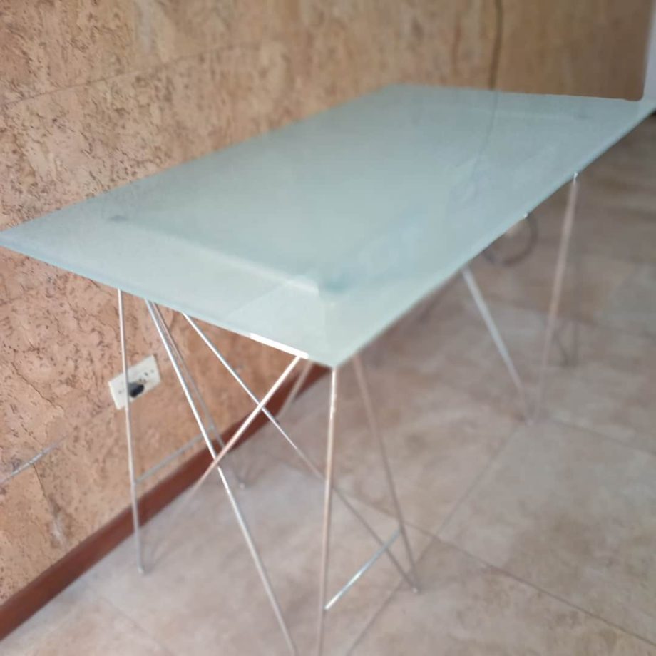 Escritorio tapa vidrio