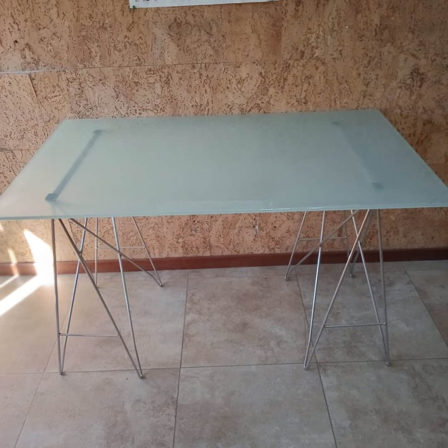 Escritorio tapa vidrio