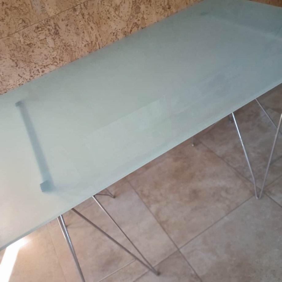 Escritorio tapa vidrio