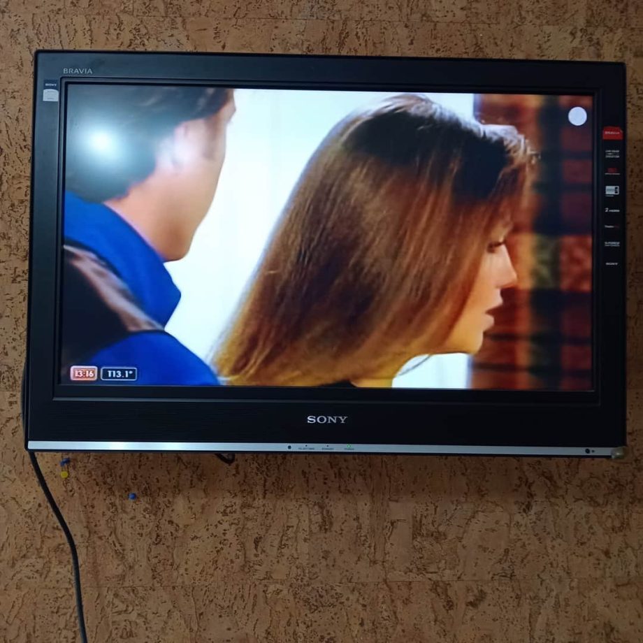 TV Sony 32" con soporte