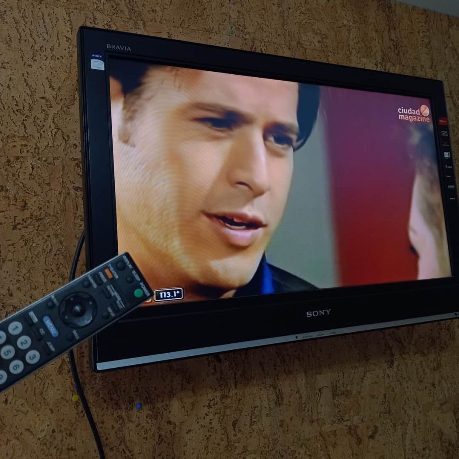 TV Sony 32" con soporte