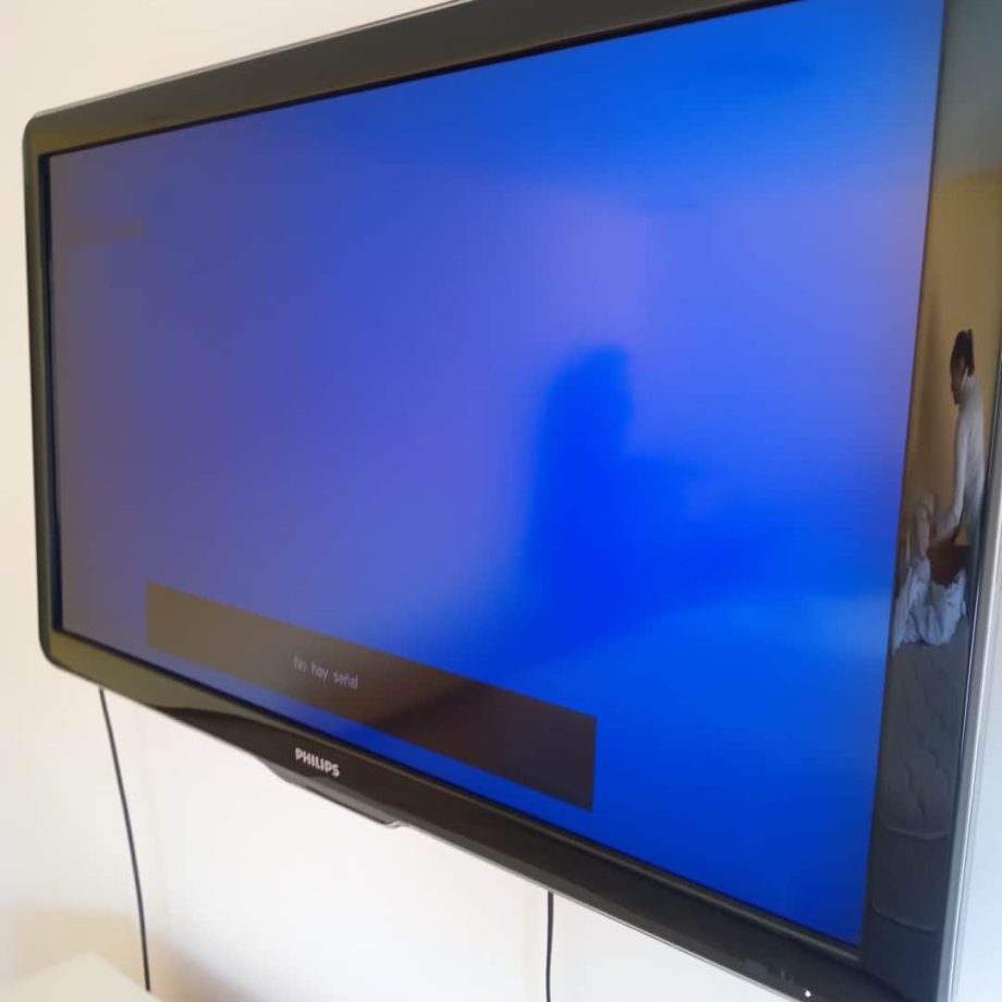 TV Smart Philips 52" con soporte