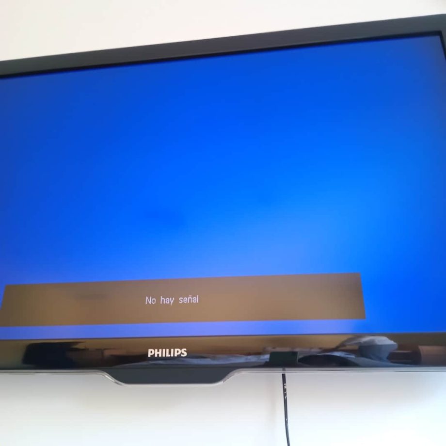 TV Smart Philips 52" con soporte