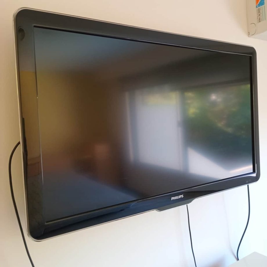 TV Smart Philips 52" con soporte
