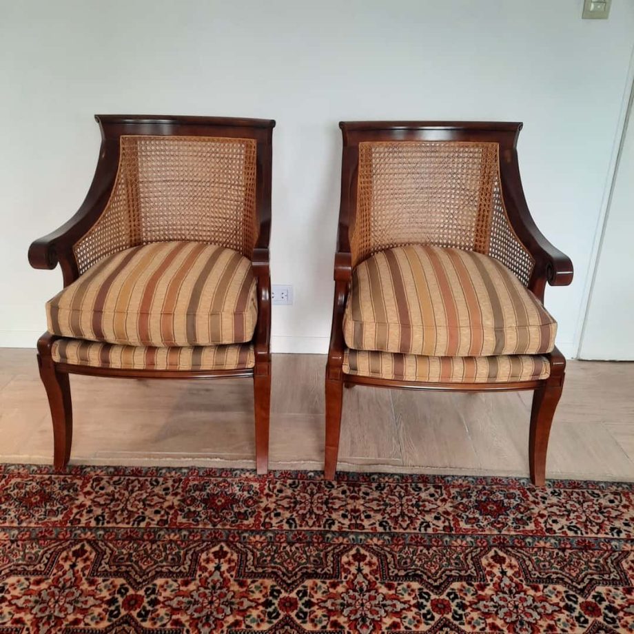 Par de sillones con respaldo esterillado