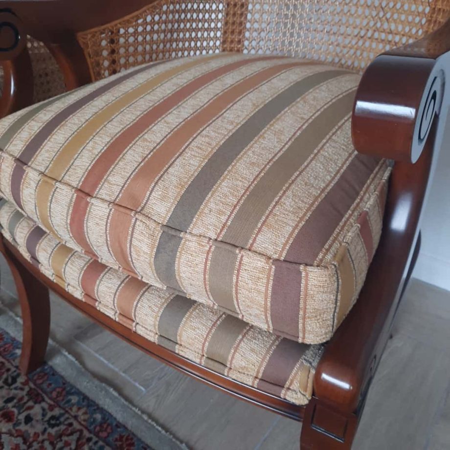Par de sillones con respaldo esterillado