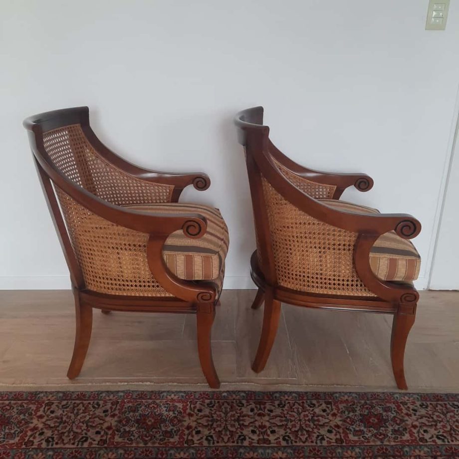 Par de sillones con respaldo esterillado