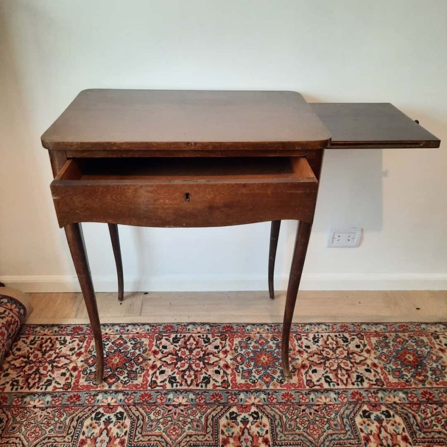 Mesa auxiliar con cajón