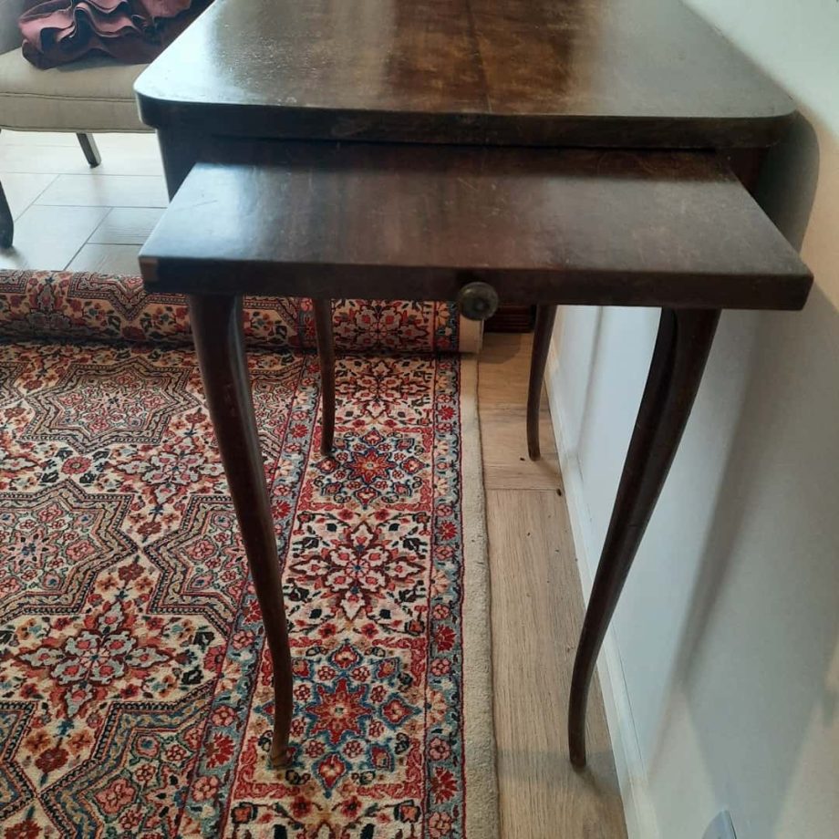 Mesa auxiliar con cajón
