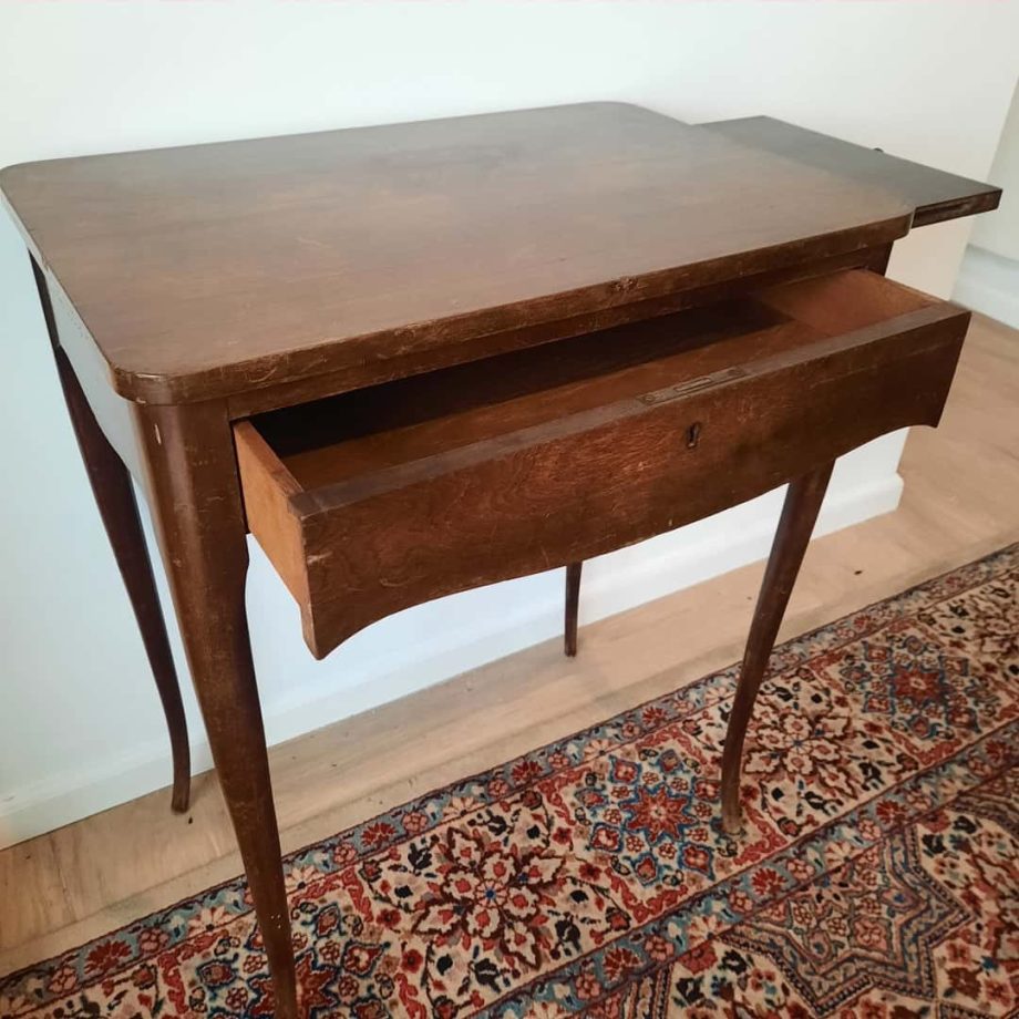 Mesa auxiliar con cajón
