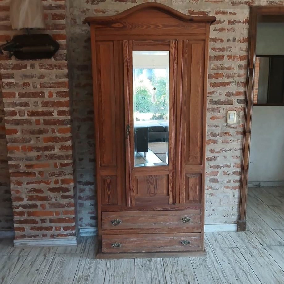 Ropero en pinotea