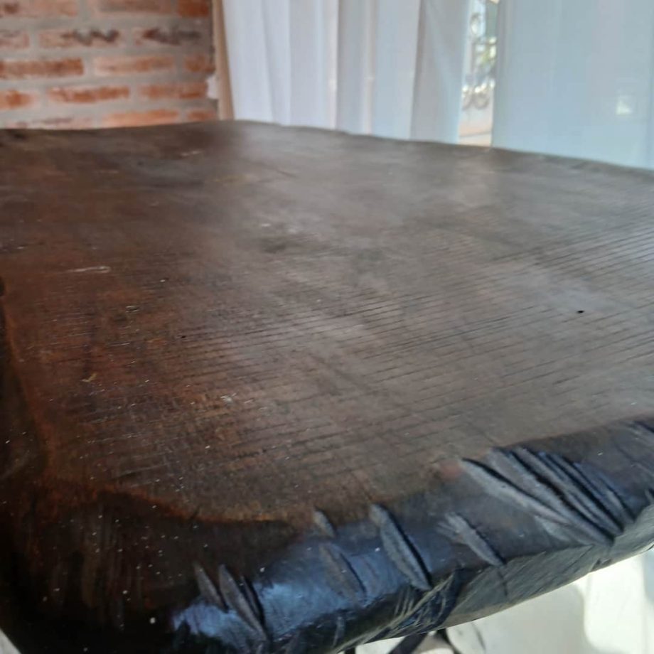 Mesa con pie máquina de coser