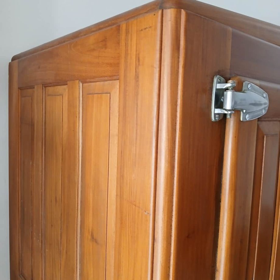 Heladera antigua en roble
